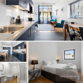 Smythen St, 2 bed apartment with balcony